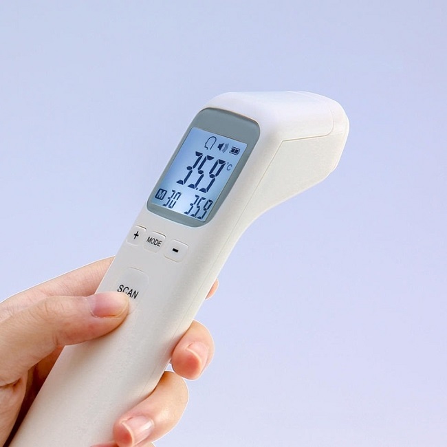 Sử dụng nhiệt kế để đo thân nhiệt nhằm phát hiện dịch bệnh