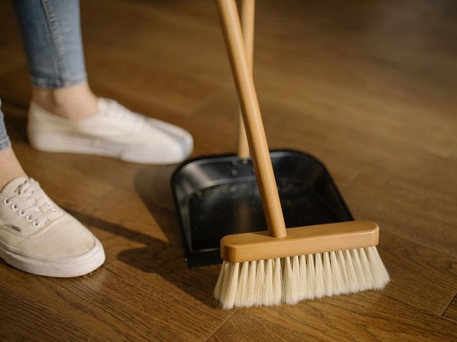 Quét sàn không phải là cách làm sạch nhà hiệu quả nhất.