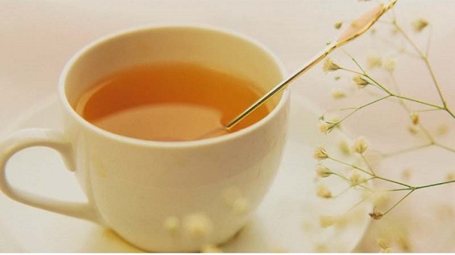 Nước mật ong giúp giảm triệu chứng đau bao tử